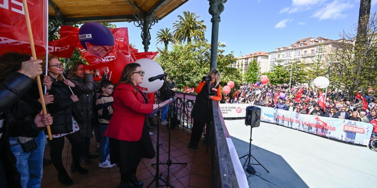 La manifestación del 1º de mayo congrega en Santander a cerca de 8.000 personas