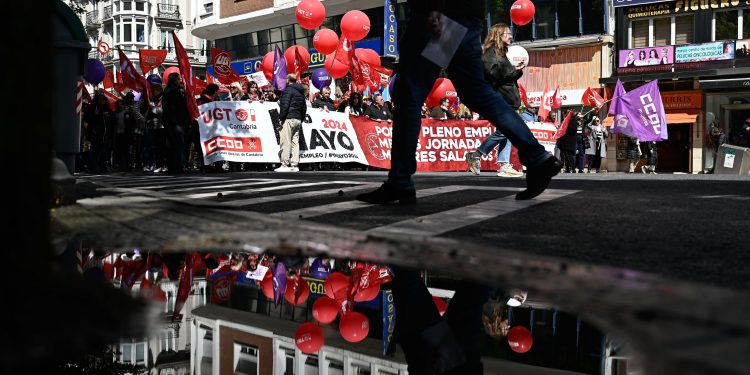 La manifestación del 1º de mayo congrega en Santander a cerca de 8.000 personas