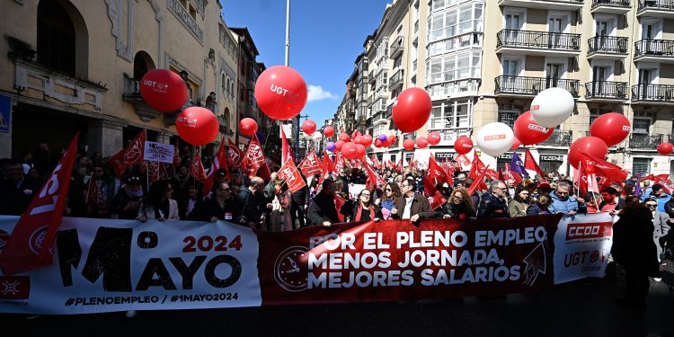 La manifestación del 1º de mayo congrega en Santander a cerca de 8.000 personas