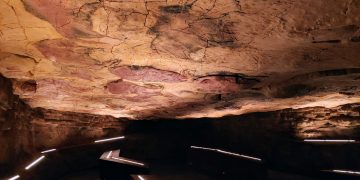 La Neocueva se ilumina con la luz original de Altamira en el Día Internacional de los Museos y la Noche Europea de los Museos