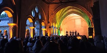 El grupo alemán ‘VocaMe’ ha llenado el concierto celebrado en Santillana del Mar dentro del ciclo ‘Caminos que nos unen’