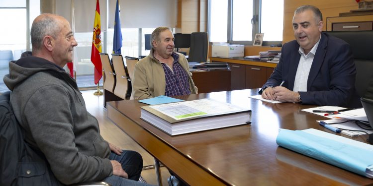 El Gobierno estudiará distintos proyectos de infraestructura viaria y abastecimiento de agua del ayuntamiento de Luena