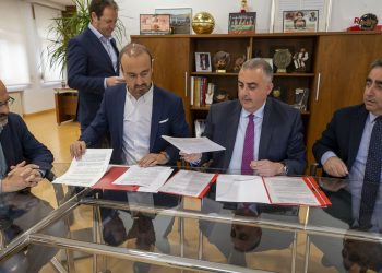 Gobierno y Ayuntamiento de Torrelavega firman la cesión a Gesvican de un edificio municipal para la construcción de 12 VPO en régimen de alquiler