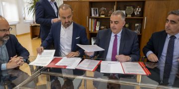 Gobierno y Ayuntamiento de Torrelavega firman la cesión a Gesvican de un edificio municipal para la construcción de 12 VPO en régimen de alquiler