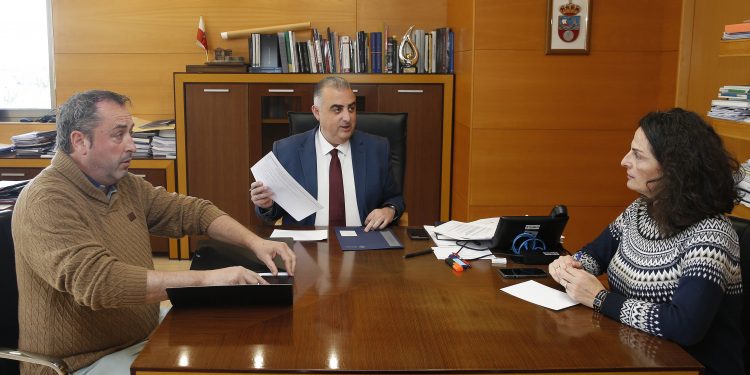 Fomento se compromete a estudiar varios proyectos de mejora del saneamiento en Penagos