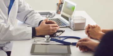 El número de agresiones a profesionales sanitarios en Cantabria creció un 21,43% en 2023