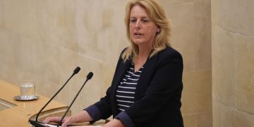 Susinos: «Zuloaga no soporta que el PP esté sacando a la Sanidad cántabra del agujero en que la metió el PSOE»