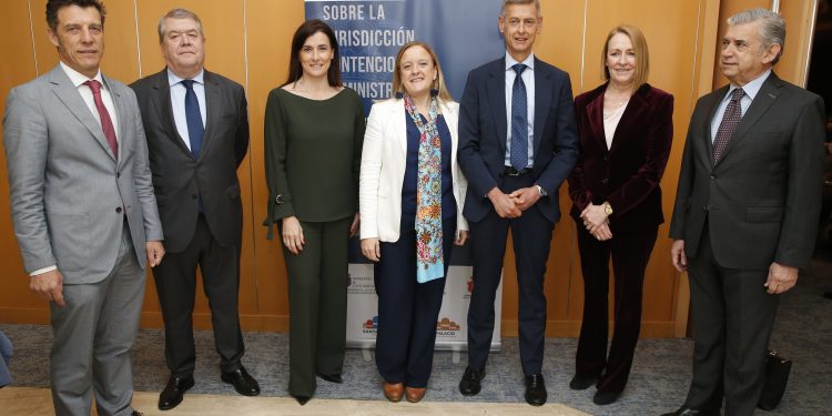 Urrutia expresa su “apoyo sin fisuras” a la labor de los jueces y profesionales de la justicia como “garantía” del ejercicio de los derechos de los ciudadanos