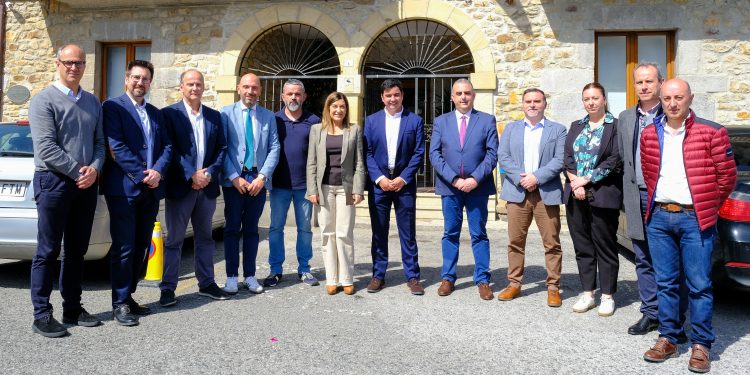 Buruaga exigirá al Ministerio que licite «inmediatamente» el subfluvial y agilice «al máximo» el resto de obras pendientes del saneamiento de las Marismas de Santoña