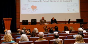 César Pascual reivindica el humanismo como “esencia” de la profesión sanitaria