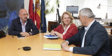 Salud y los ayuntamientos de Cantabria ultiman soluciones para paliar el déficit de médicos de familia este verano
