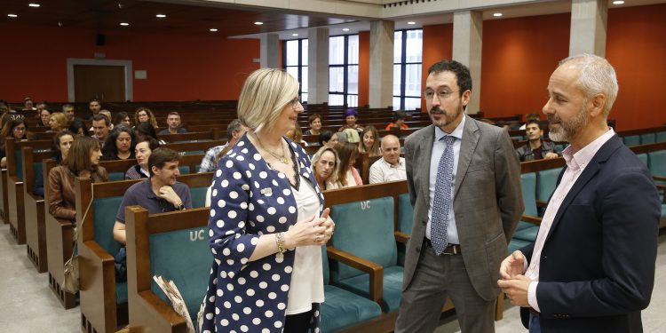 Silva destaca la comunicación fluida con los directores de los centros escolares para atender «en el día a día» las necesidades del sistema educativo de Cantabria