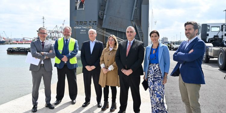 Gómez de Diego inaugura las obras de Raos 7 y 8: «Un ejemplo de colaboración entre instituciones, empresas y trabajadores»