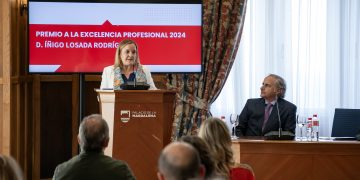 Urrutia resalta la apuesta por la simplificación administrativa como el camino para facilitar el desarrollo económico, la creación de empleo y el crecimiento de Cantabria