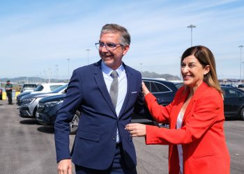 Buruaga vuelve a reclamar al Gobierno central la intermodal de La Pasiega en la celebración del coche 9 millones del Puerto de Santander