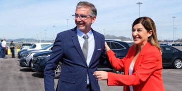 Buruaga vuelve a reclamar al Gobierno central la intermodal de La Pasiega en la celebración del coche 9 millones del Puerto de Santander