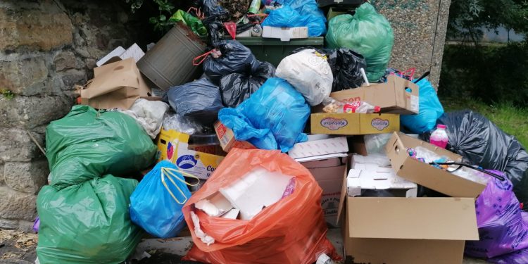 Así se encuentra Liérganes por la huelga de basuras