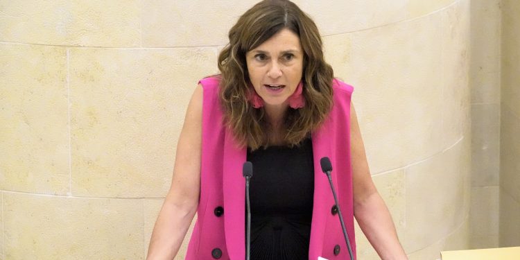 Paula Fernández cree que el Gobierno «confunde la realidad con populismo» y afirma que los pueblos sin médico requieren «soluciones y no parches»