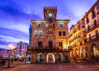 CCOO denuncia que la adjudicataria de servicios auxiliares de Castro Urdiales no entrega las nóminas y ha reducido jornadas sin explicación