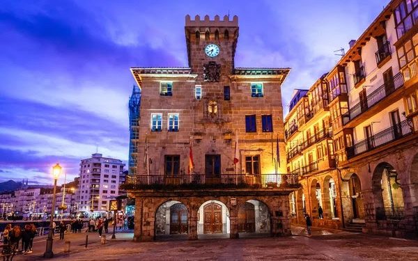 CCOO denuncia que la adjudicataria de servicios auxiliares de Castro Urdiales no entrega las nóminas y ha reducido jornadas sin explicación