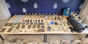La Policía Nacional en el marco de una operación contra el tráfico de drogas clausura una Asociación Cannábica, saldándose el operativo con nueve personas detenidas