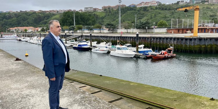 El Gobierno de Cantabria destina más de 1,2 millones de euros al dragado de la dársena de Suances