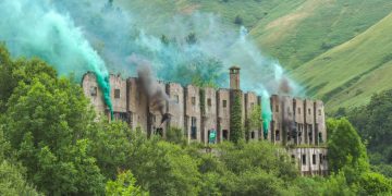 Varios colectivos vecinales critican la reanudación del Teleférico «Mirador del Pas» y convocan una movilización el 28J contra el modelo turístico