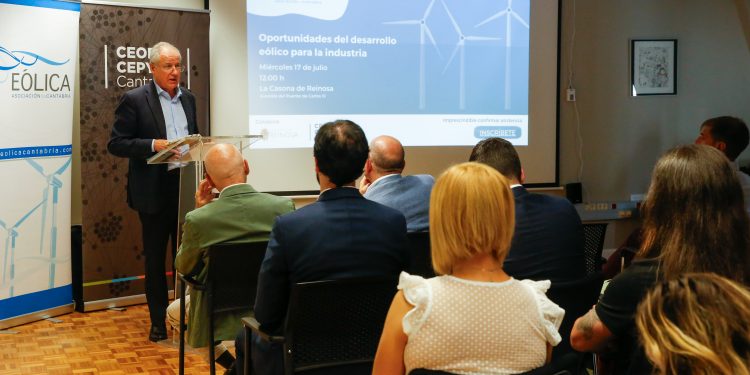 El Gobierno defiende el papel de las eólicas para generar energía limpia, crear empleo y riqueza en las zonas rurales de Cantabria