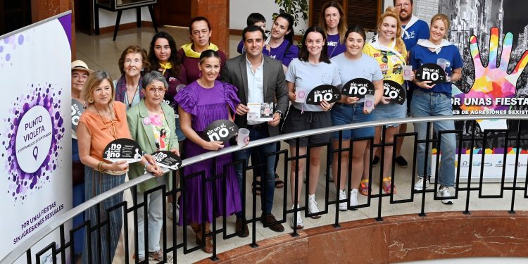El Ayuntamiento de Santander pone en marcha más de 30 puntos violeta para concienciar contra la violencia de género