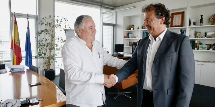 Pablo Palencia aborda con el alcalde de Udías la mejora de la red de infraestructuras agrarias del municipio