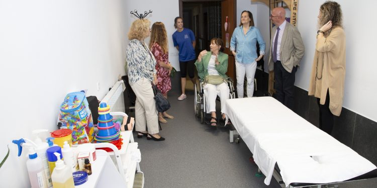 Pascual se compromete a estudiar las propuestas de COCEMFE Cantabria en materia de servicios sanitarios