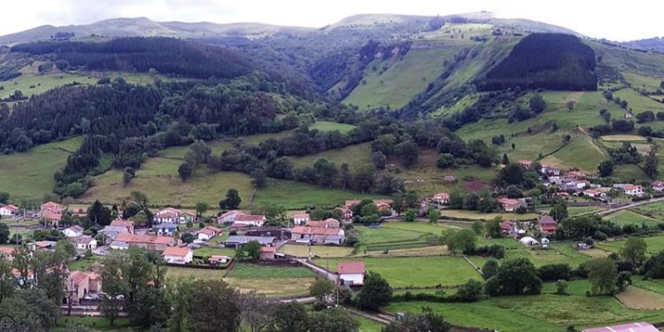 San Martín de Toranzo, en Santiurde de Toranzo, gana el Premio Pueblo de Cantabria 2024