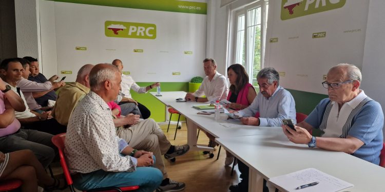 El PRC constituye la comisión que revisará la estrategia y los estatutos para la sucesión de Revilla