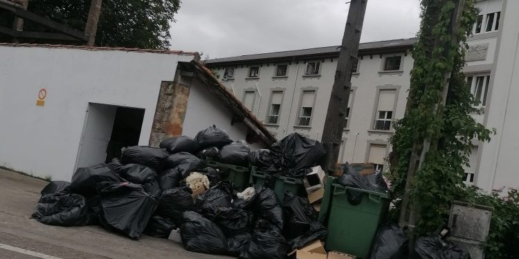 Así se encuentra Liérganes por la huelga de basuras