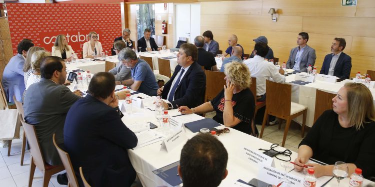 El Gobierno de Cantabria delega en los municipios los limites de los pisos turísticos