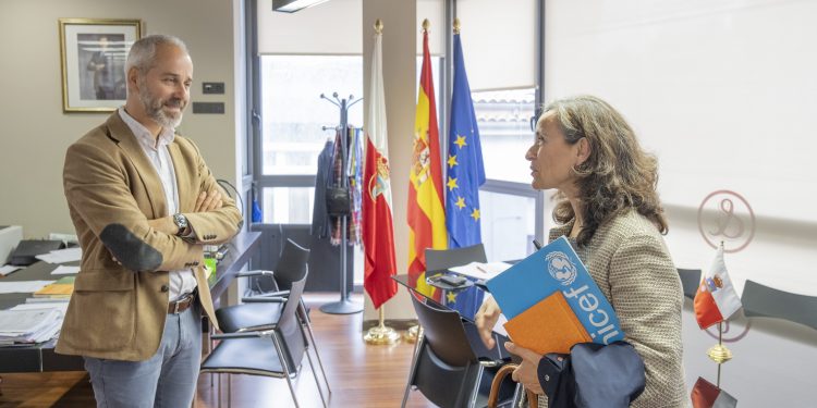 Educación apoyará la elaboración del informe de Unicef sobre el impacto de las tecnologías en la adolescencia