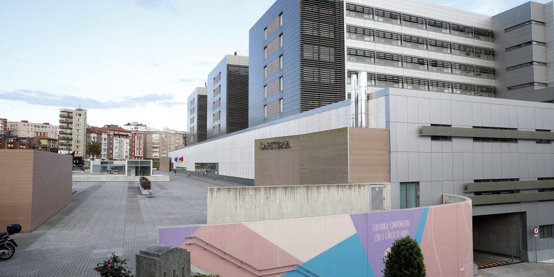 Valdecilla incorpora la hidroterapia como alternativa analgésica para partos de bajo riesgo