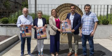 Más de 500 folcloristas participan este domingo en el 7º Pasacalles Cántabro con motivo del Día de las Instituciones