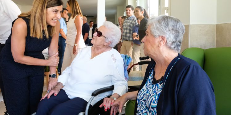 Buruaga anuncia 20 nuevas plazas concertadas en la residencia de Medio Cudeyo