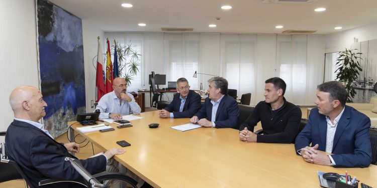 César Pascual garantiza la cobertura sanitaria a los 11 ayuntamientos de la Merindad de Campoo