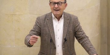 Marcano afirma que la pérdida de pasajeros en el Seve Ballesteros contradice el «discurso hiper-optimista» de la presidenta