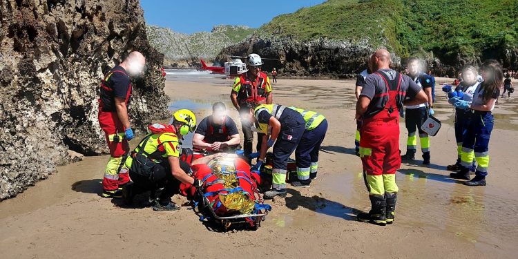 Fallece un varón en la playa de Berellín en San Vicente de la Barquera
