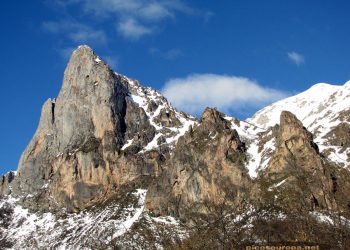 Tragedia en Picos de Europa: un escalador madrileño muere al rapelar en el Pico Valdecoro