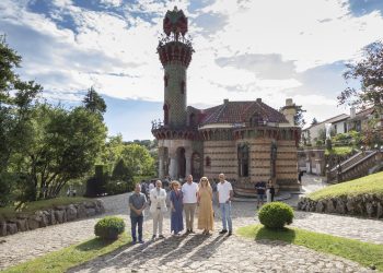Cantabria respalda los primeros pasos para que el Capricho de Gaudí sea declarado patrimonio de la UNESCO y la celebración nacional del centenario de la muerte de Gaudí