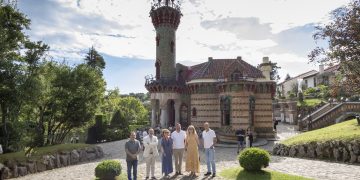 Cantabria respalda los primeros pasos para que el Capricho de Gaudí sea declarado patrimonio de la UNESCO y la celebración nacional del centenario de la muerte de Gaudí