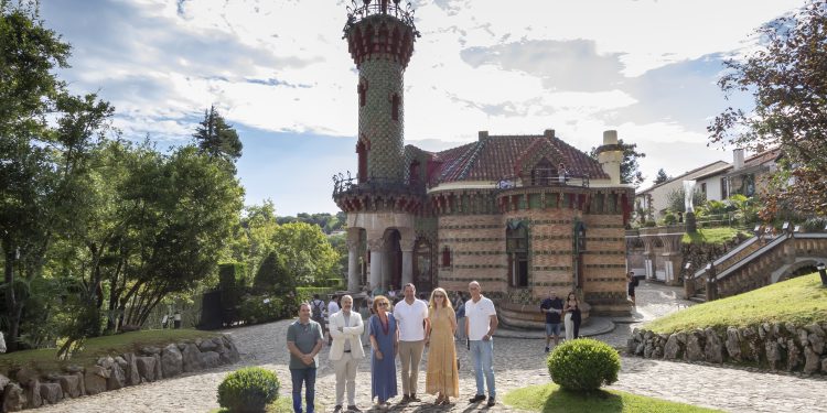 Cantabria respalda los primeros pasos para que el Capricho de Gaudí sea declarado patrimonio de la UNESCO y la celebración nacional del centenario de la muerte de Gaudí