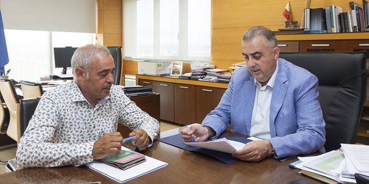 Fomento invertirá cerca de 525.000 euros en tres proyectos de mejora de la red de abastecimiento y saneamiento de aguas de Arenas de Iguña