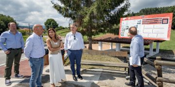La presidenta Buruaga inaugura el nuevo itinerario peatonal entre Treto y Coz de Monte, en Bárcena de Cicero