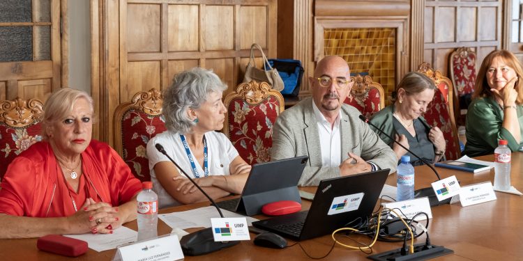 Pascual anuncia que todo el personal del Sistema Sanitario Público de Cantabria tendrá la consideración de autoridad pública