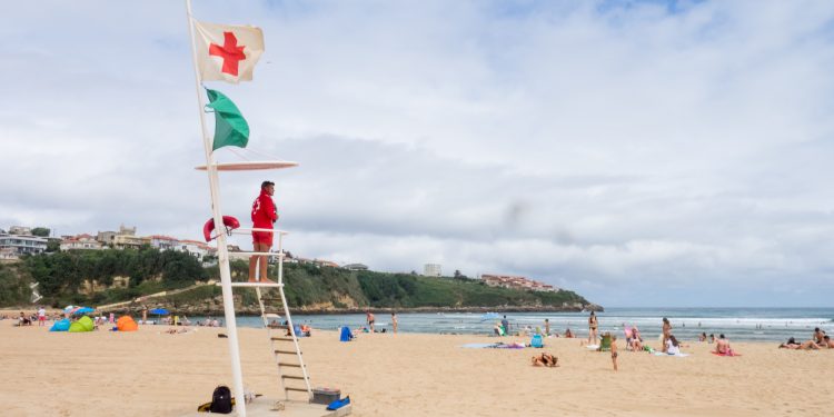 Más de 4.500 personas atendidas este verano en las playas vigiladas por Cruz Roja en Cantabria